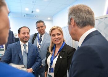Maru Campos se reúne con representantes de Embraer en Feria Aeroespacial Farnborough 2026