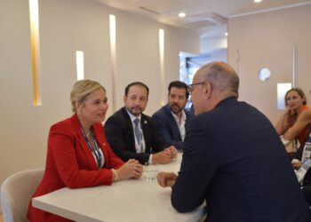 Maru Campos concreta llegada de ALA Corporation a Chihuahua
