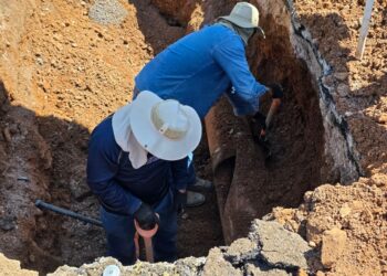 Repara JMAS Chihuahua línea principal de agua potable sobre la avenida Zarco