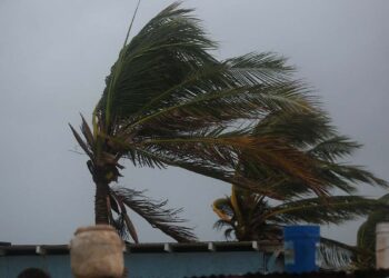Fausto se convierte en el primer huracán del Pacífico; Bertha avanza en el Atlántico y así lloverá este martes