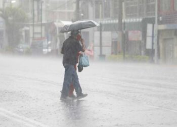 31 estados de México tendrán lluvias este lunes por dos ondas tropicales