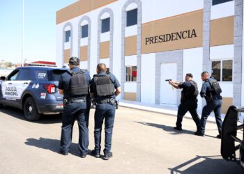 Preparan a policías y bomberos en escenarios reales dentro del pueblo táctico del ISSCUU