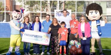 Entrega Municipio a vecinos y equipo de futbol cancha totalmente renovada en El Saucito